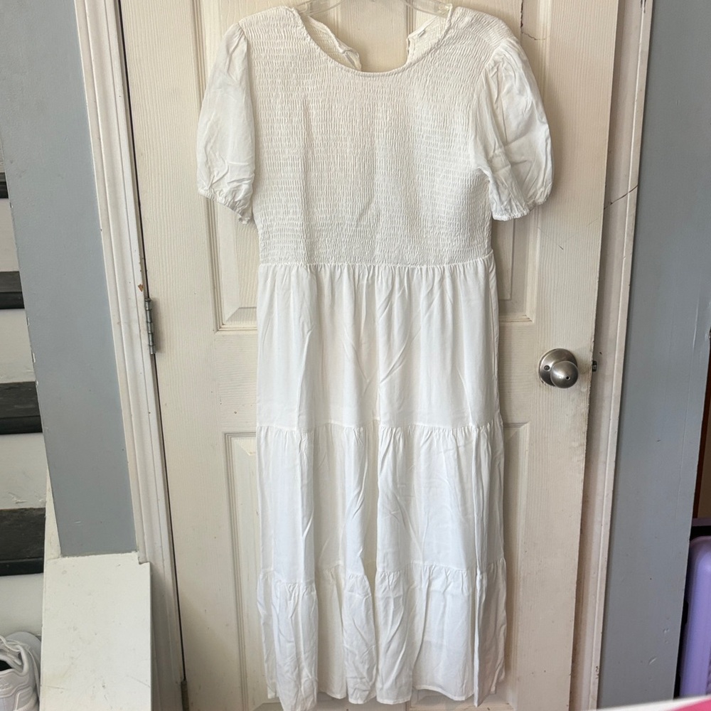 White maxi dress. Size Large